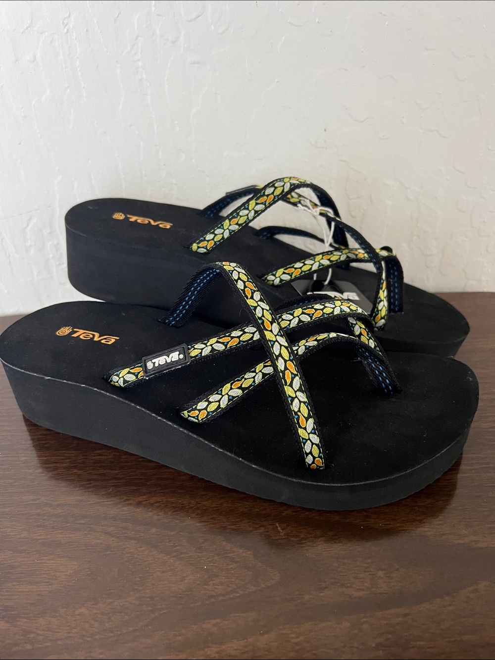 Teva New With Tags Black Platform Sandals with Yellow Floral Straps Size 9 - Picture 5 of 10